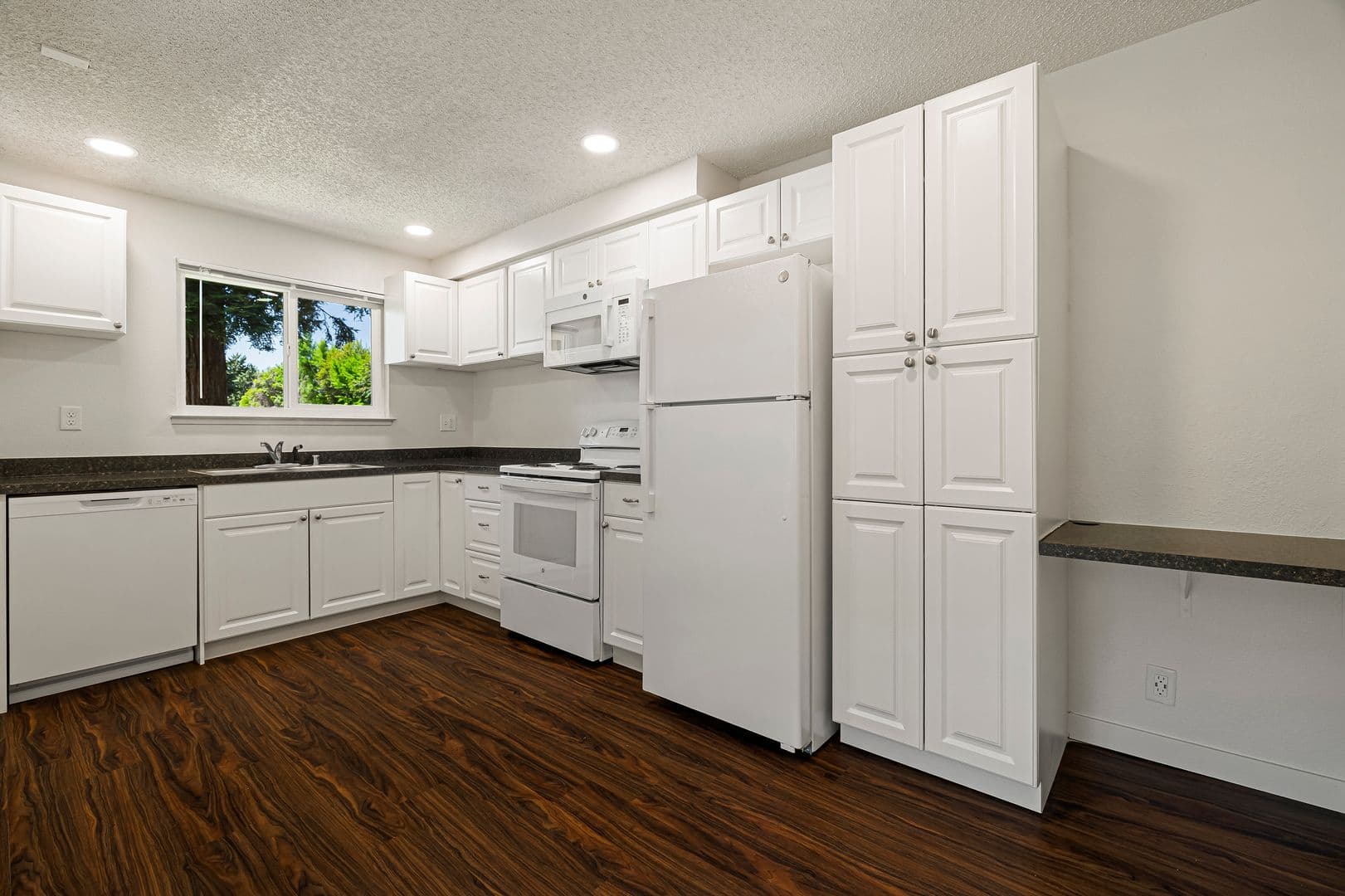 Chico Apartment: 390 Rio Lindo Avenue
