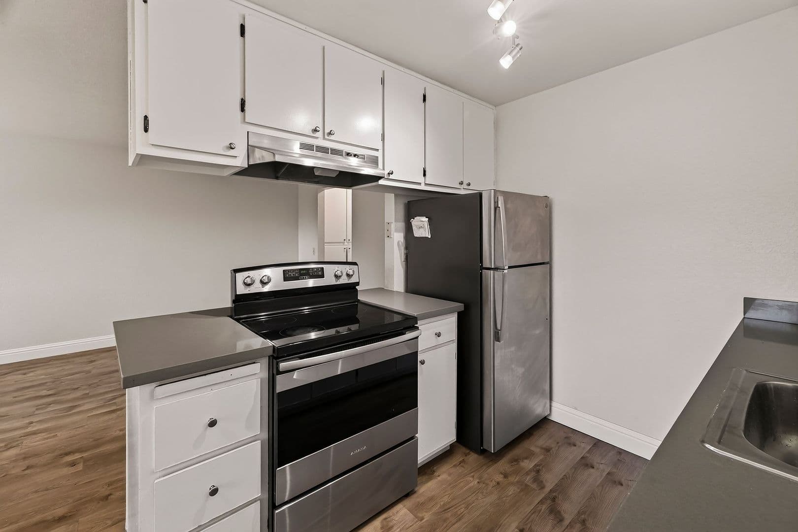 Woodland Apartment: 404 W. Cross St.