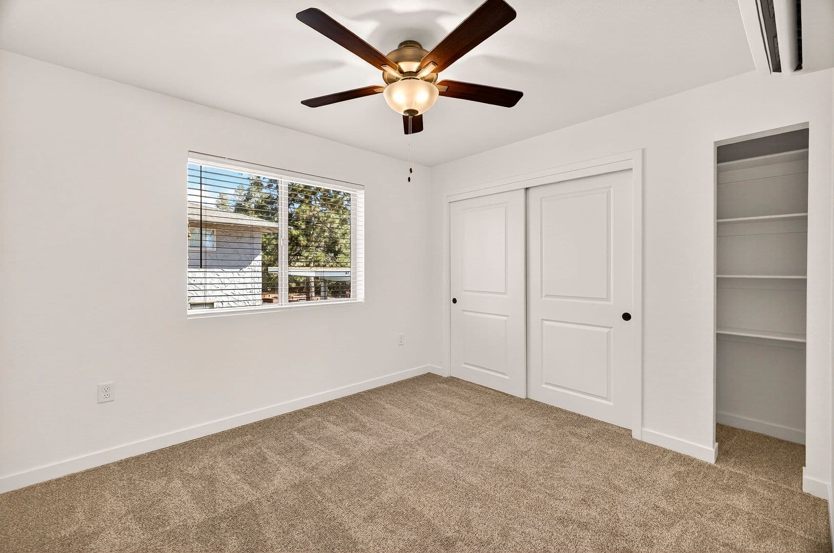 Paradise Apartment: 1220-1230 Elliott Road