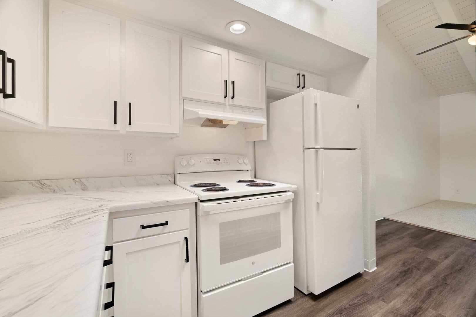 Chico Apartment: 1385 E. Lindo Avenue