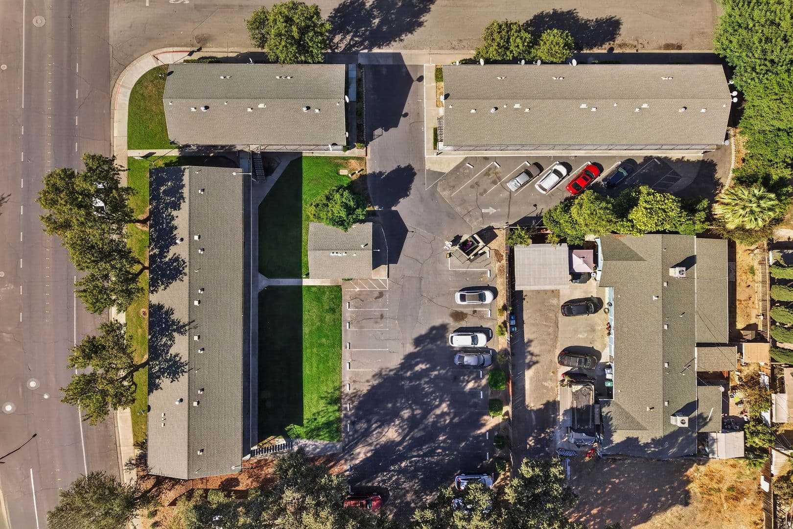 Woodland Apartment: 404 W. Cross St.