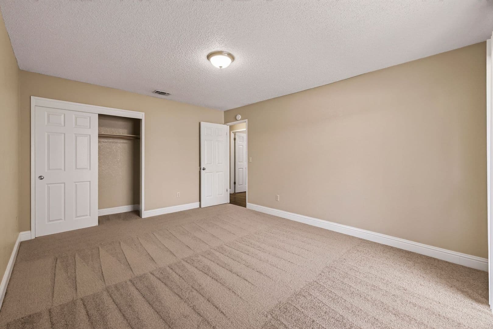Davis Apartment: 5251 Glide Drive