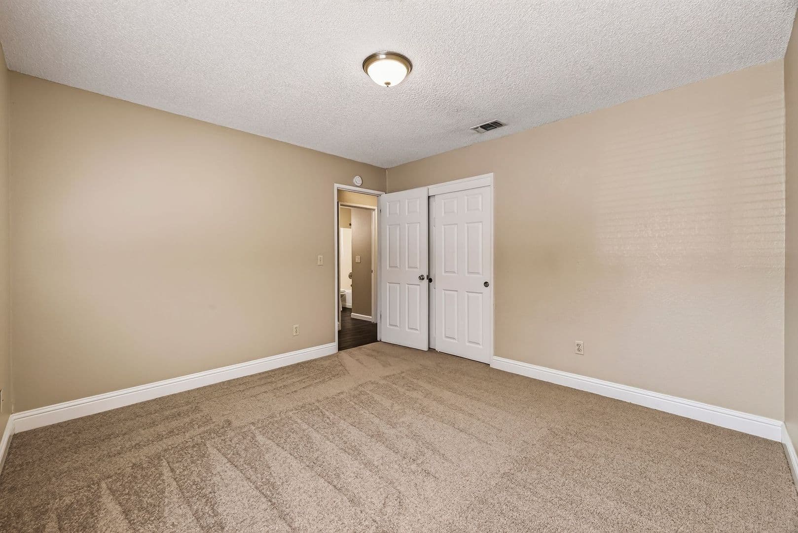 Davis Apartment: 5251 Glide Drive
