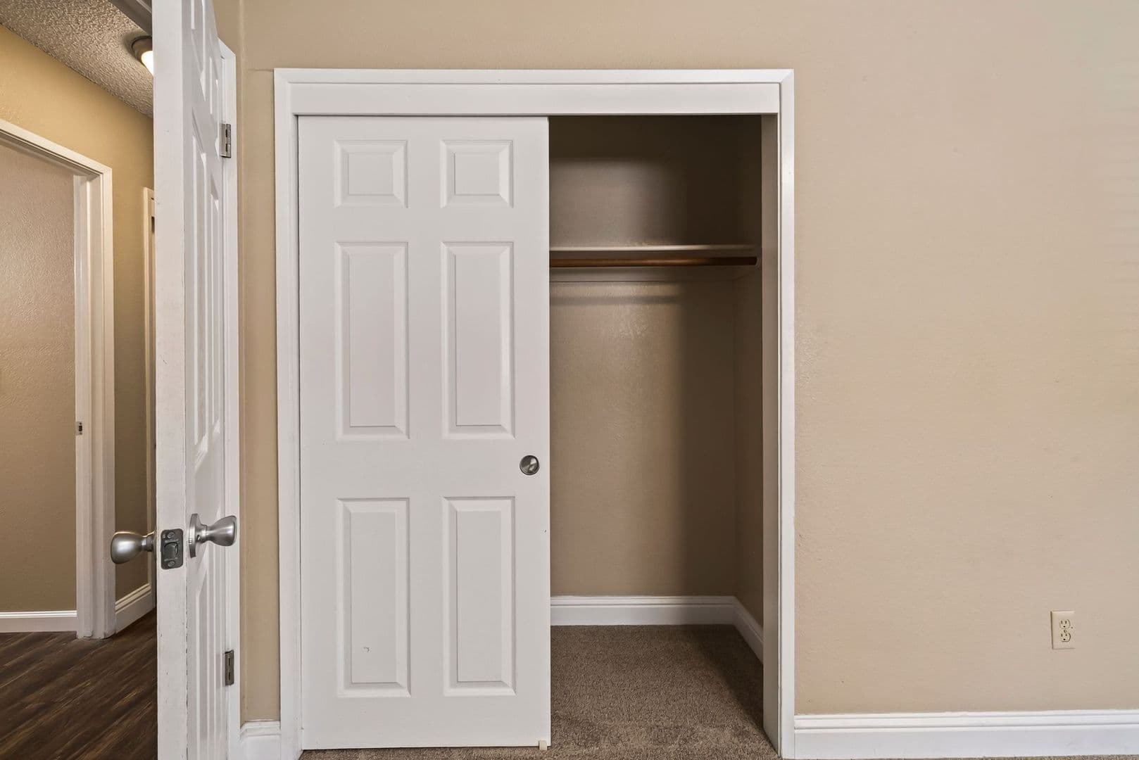 Davis Apartment: 5251 Glide Drive