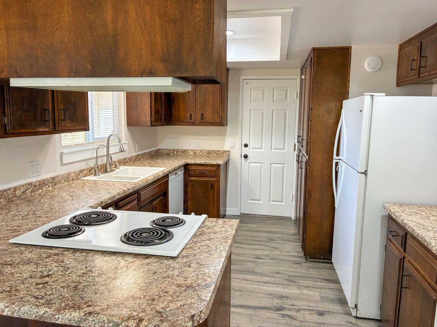 Paradise House: 1814 Merrill Rd