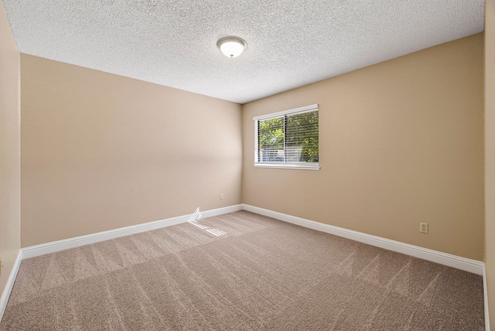 Davis Apartment: 5251 Glide Drive
