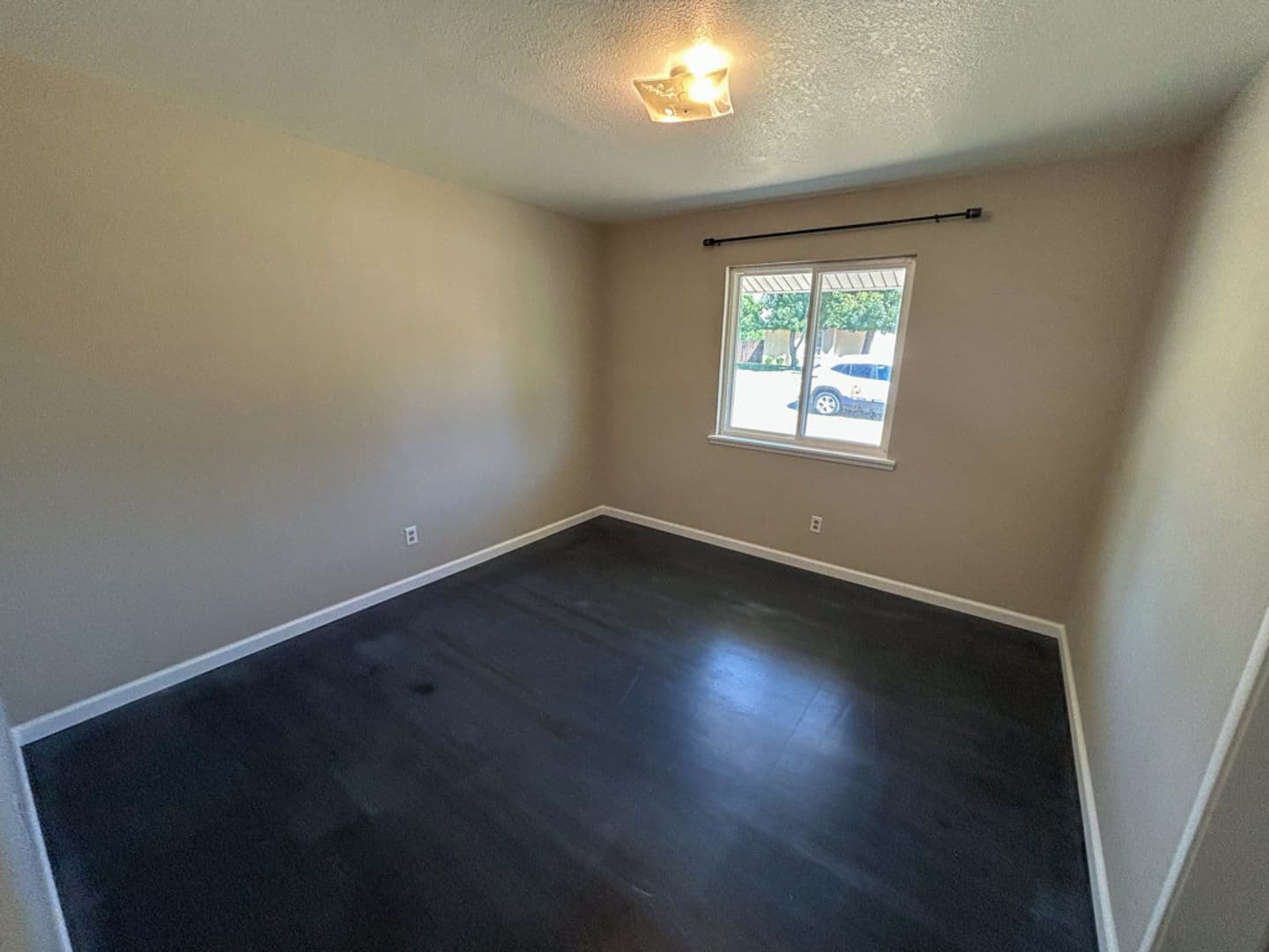 Redding House: 6762 Riverside Dr,