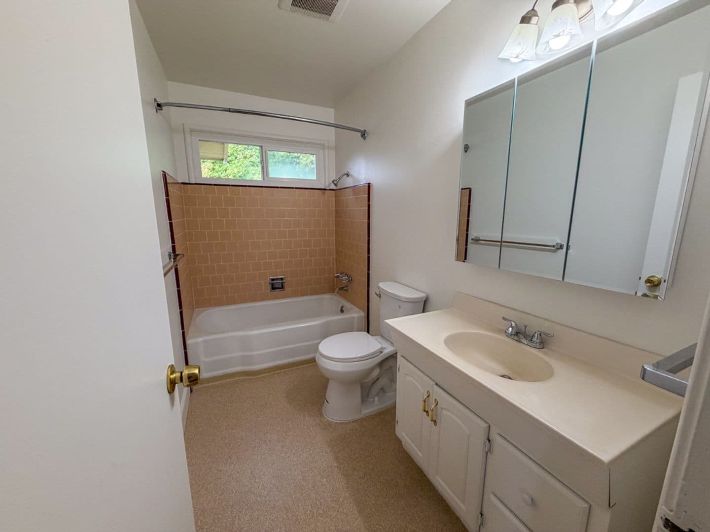 Chico House: 870 Moss Ave