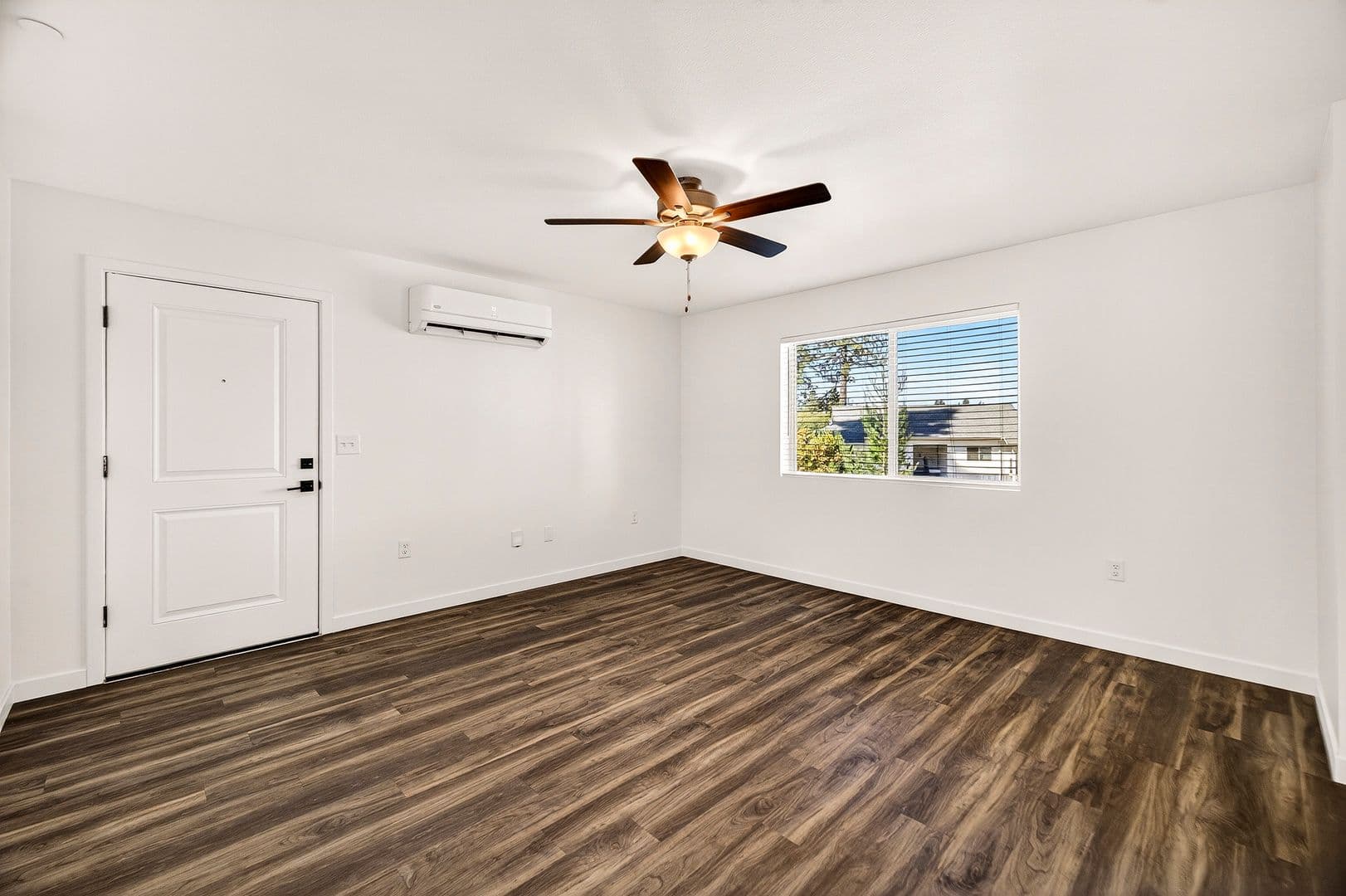 Paradise Apartment: 1220-1230 Elliott Road