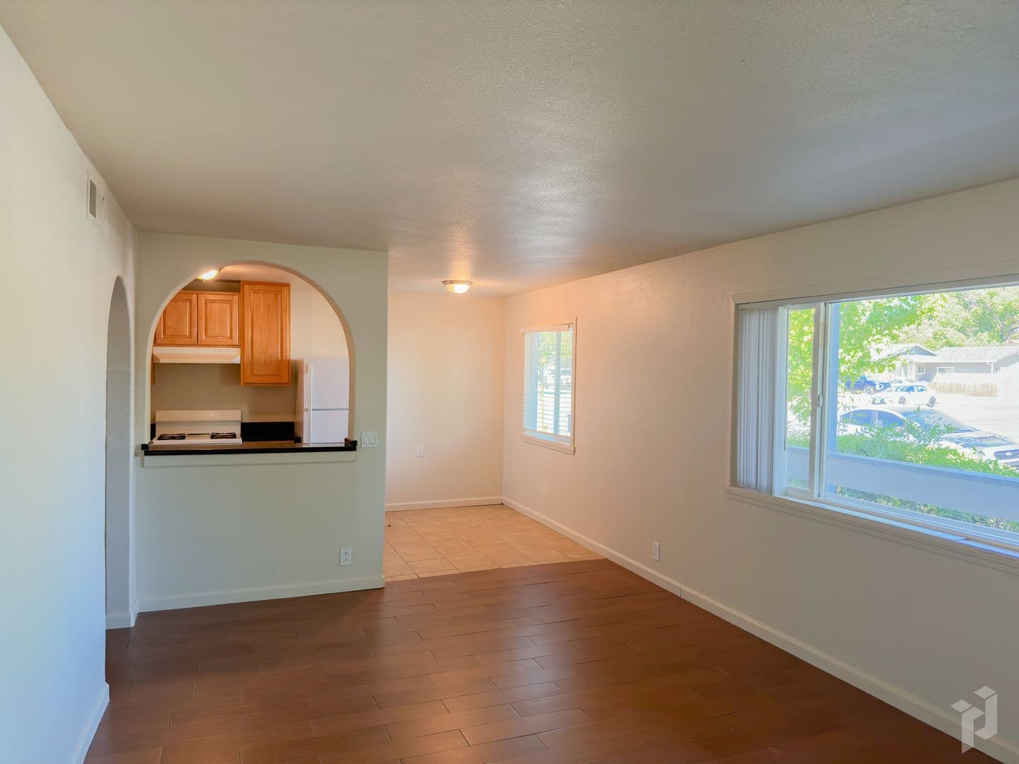 Orland Apartment: 725 Sacramento St