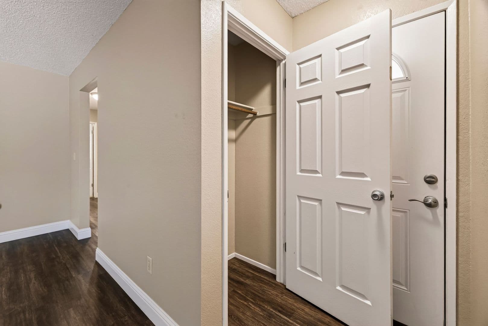 Davis Apartment: 5251 Glide Drive