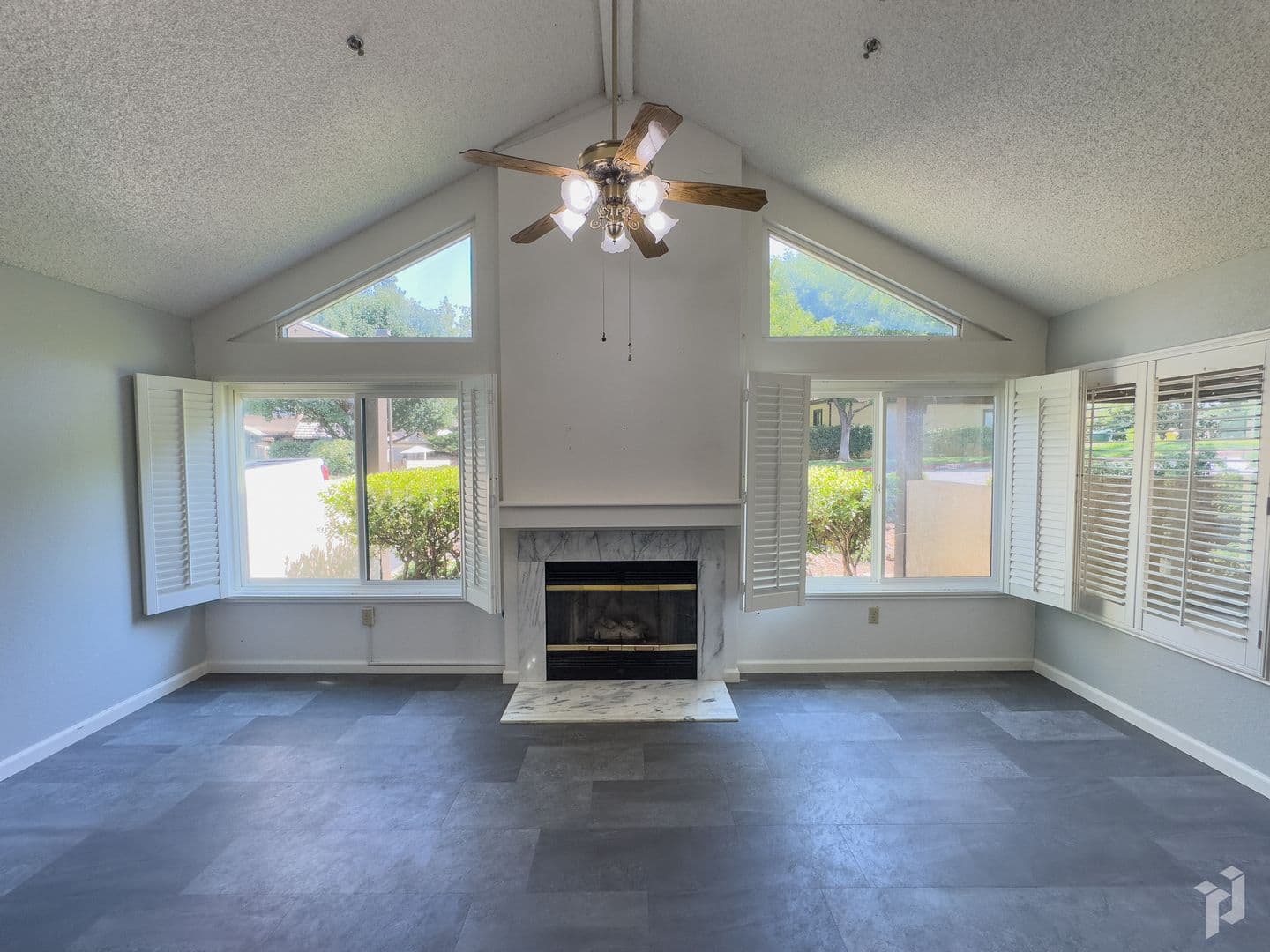 Chico House: 30 Sierra Lakeside Ln.