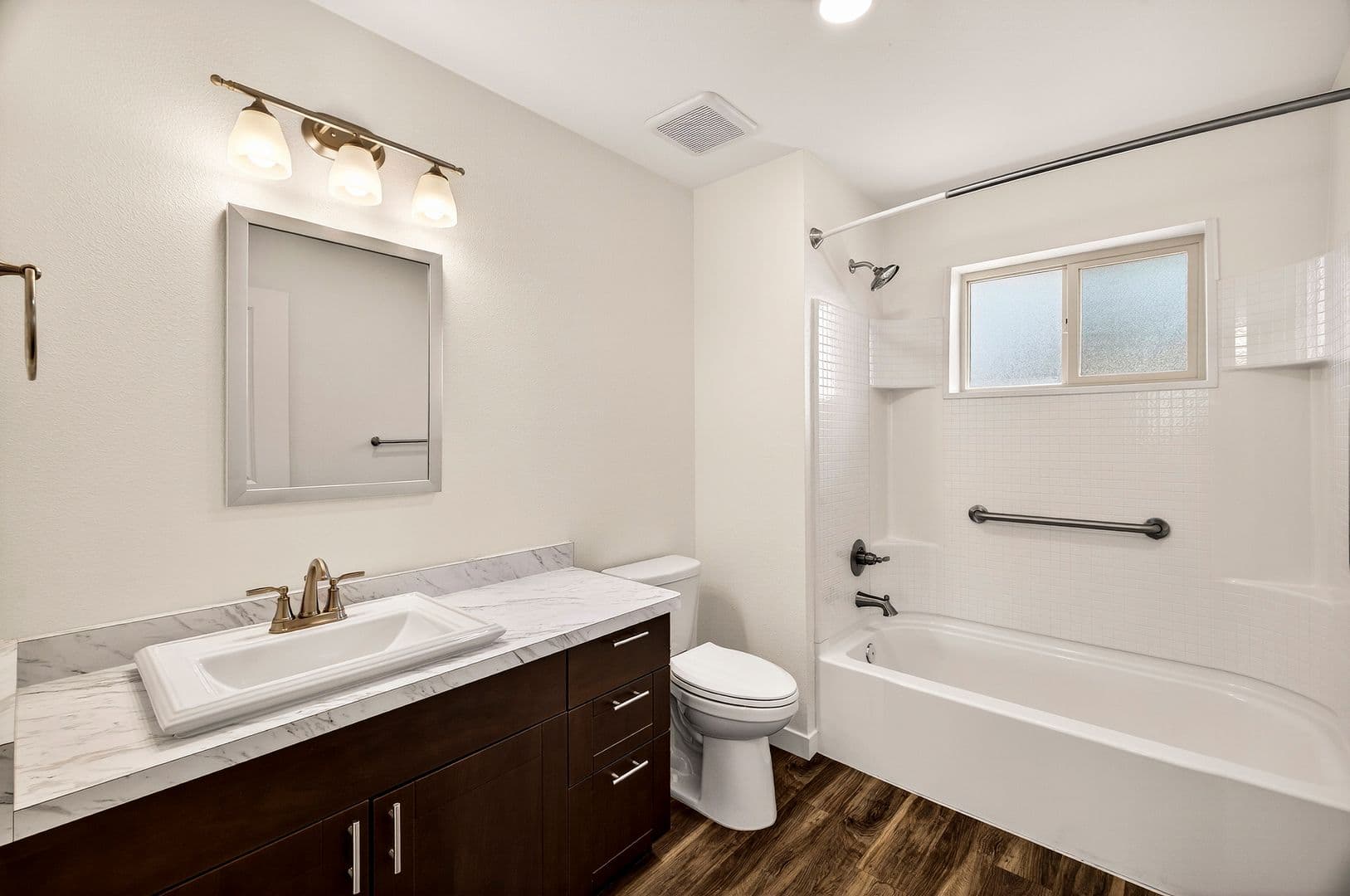 Paradise Apartment: 1220-1230 Elliott Road
