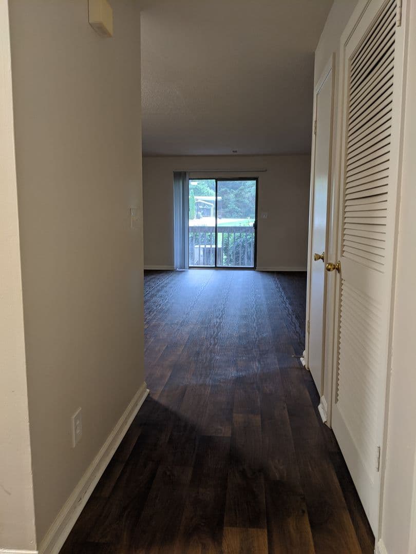 Easley Apartment: 103 Brookfall Drive