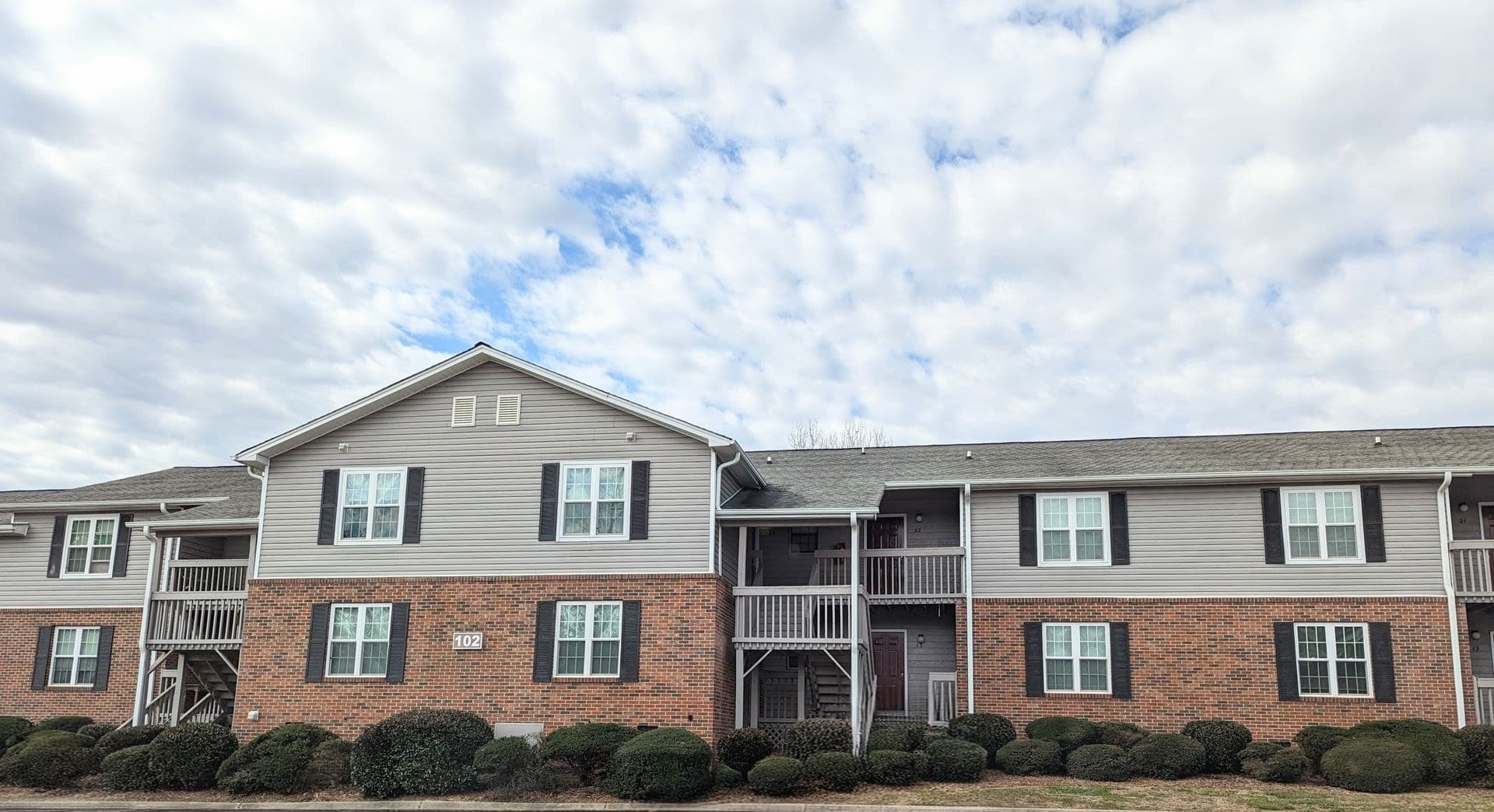 Easley Apartment: 103 Brookfall Drive