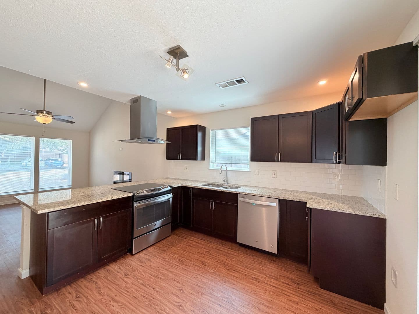 Leander House: 1605 Parkwood Drive