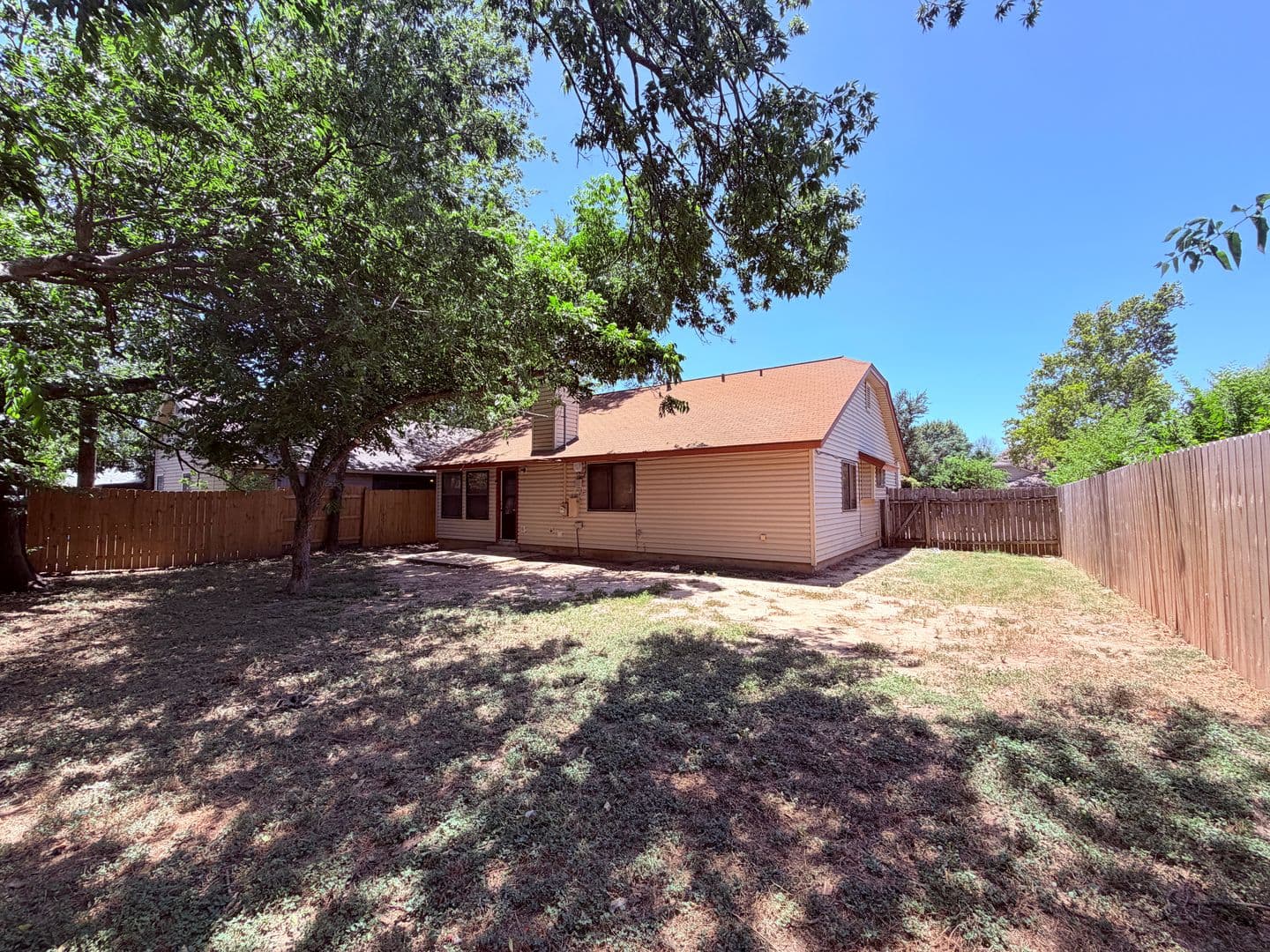 Round Rock House: 2013 James Place