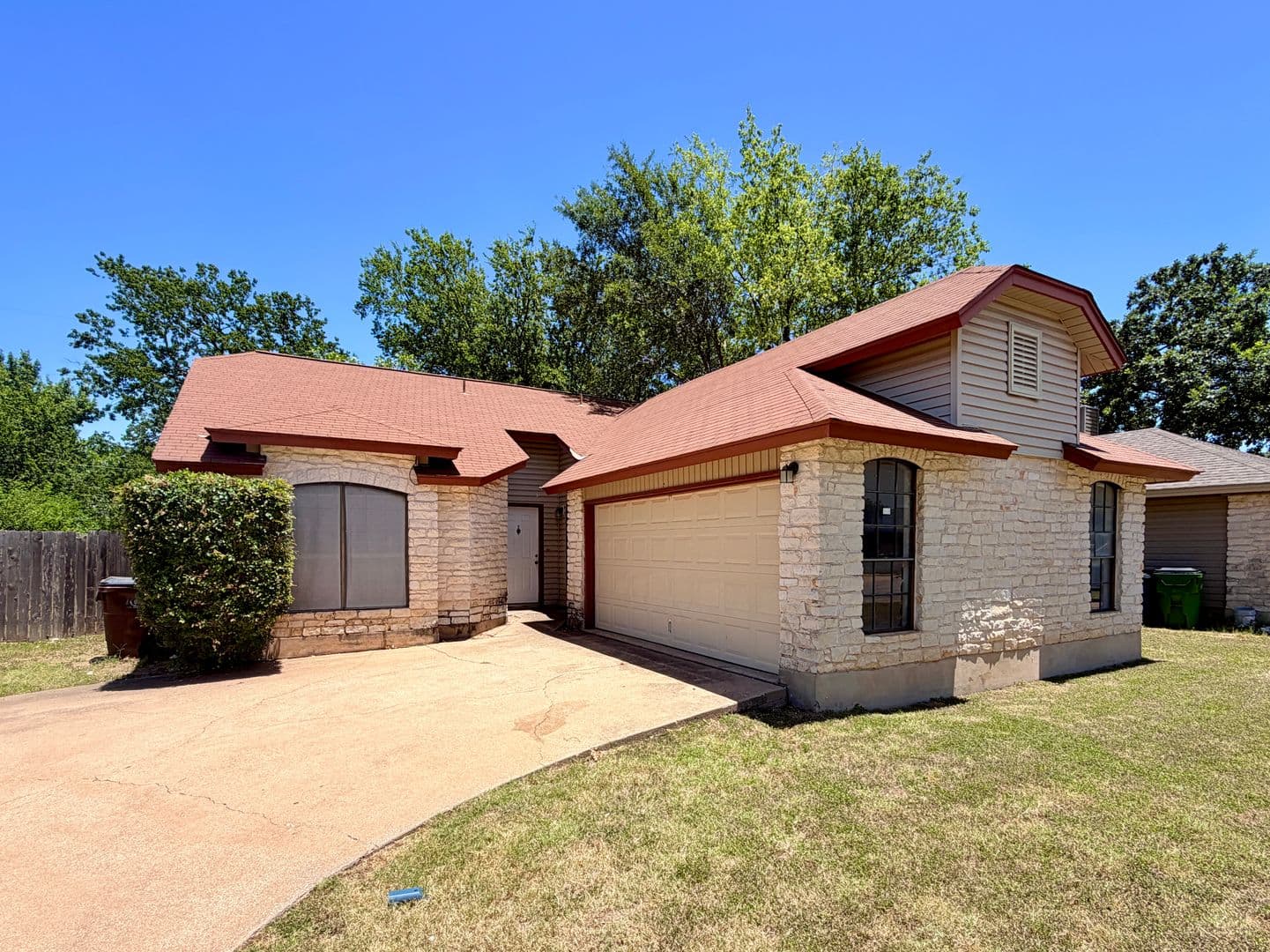 Round Rock House: 2013 James Place