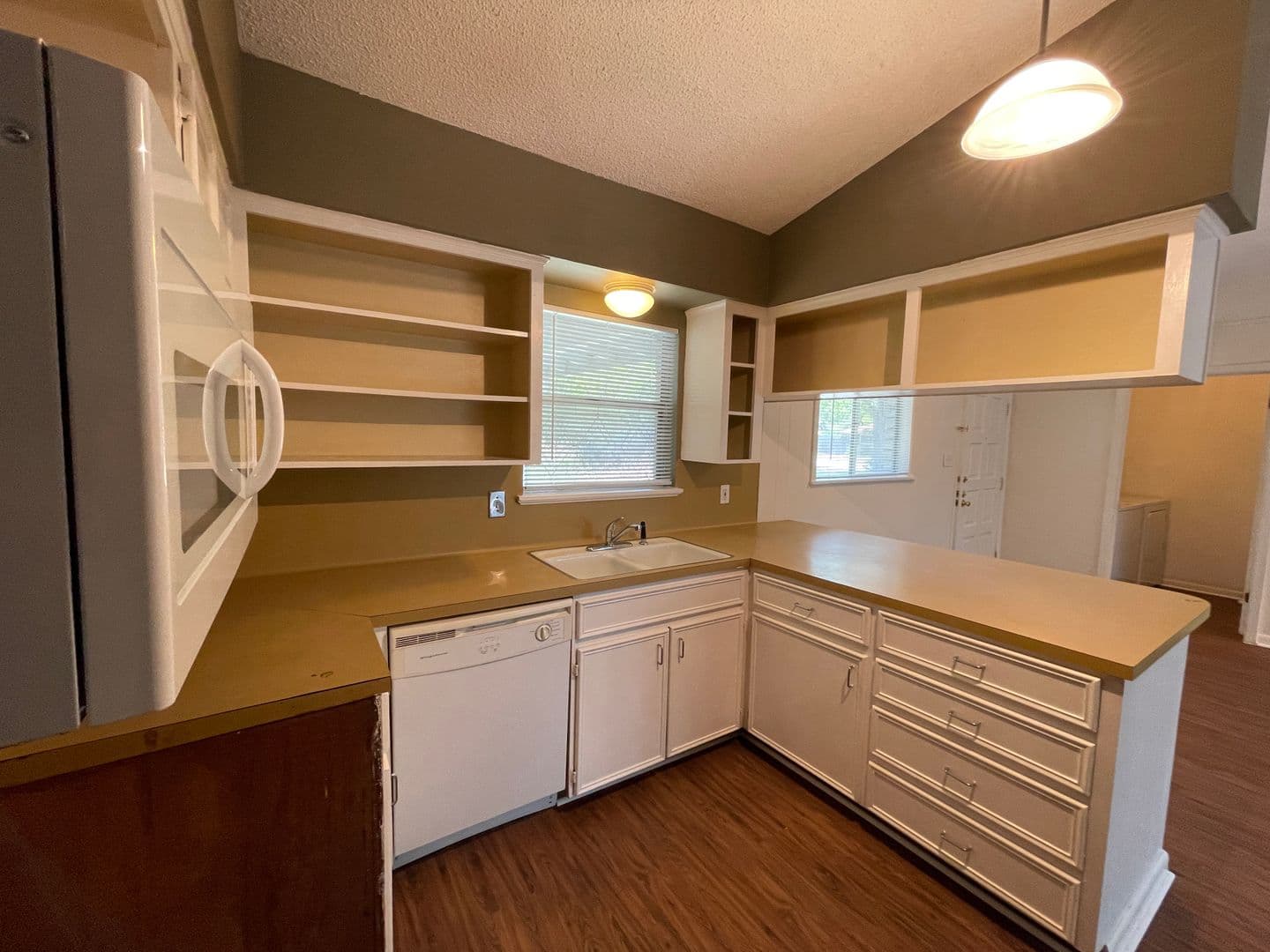 Austin Apartment: 914 Beaver Trail