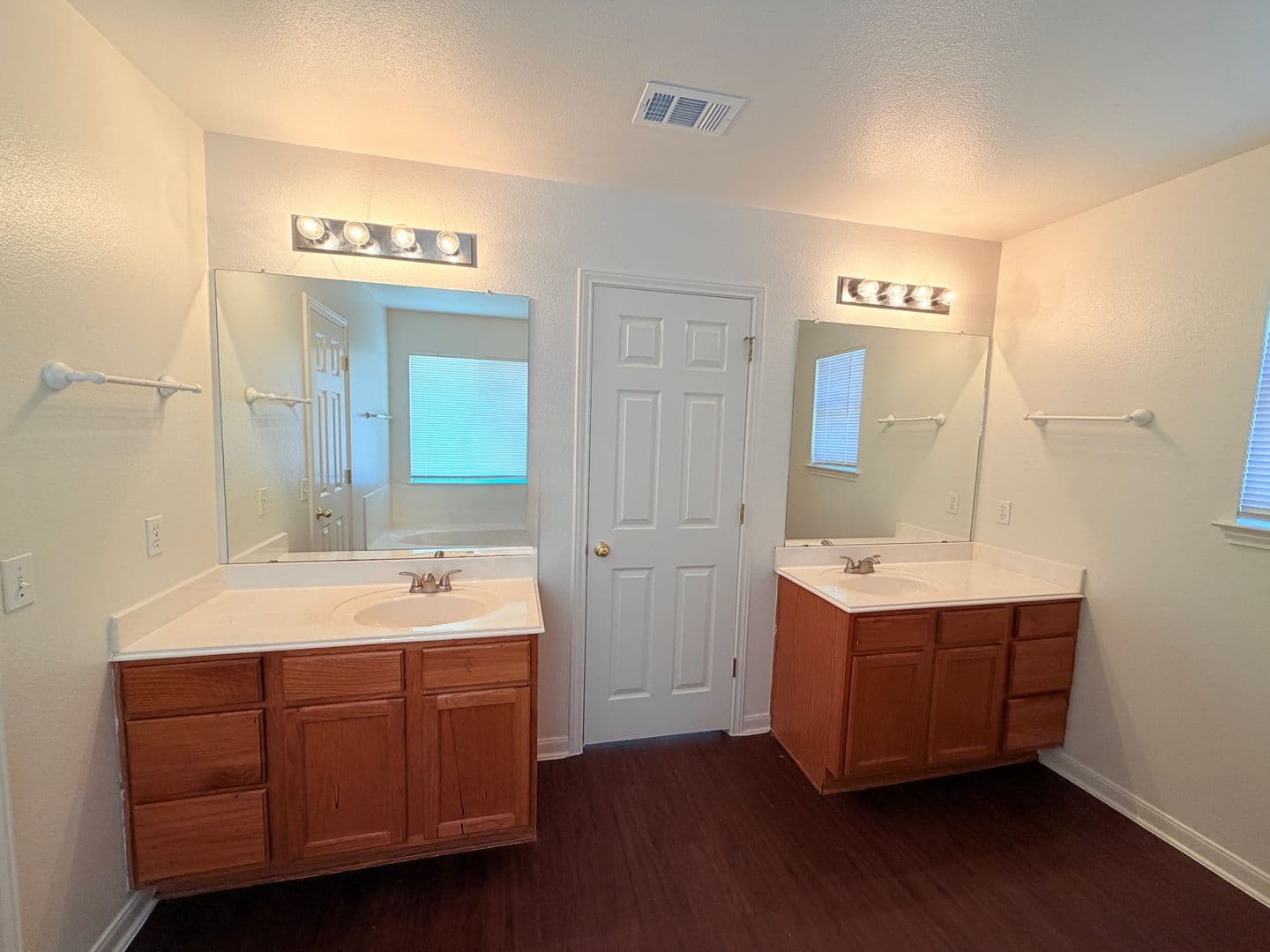 Hutto House: 124 Estate Cove
