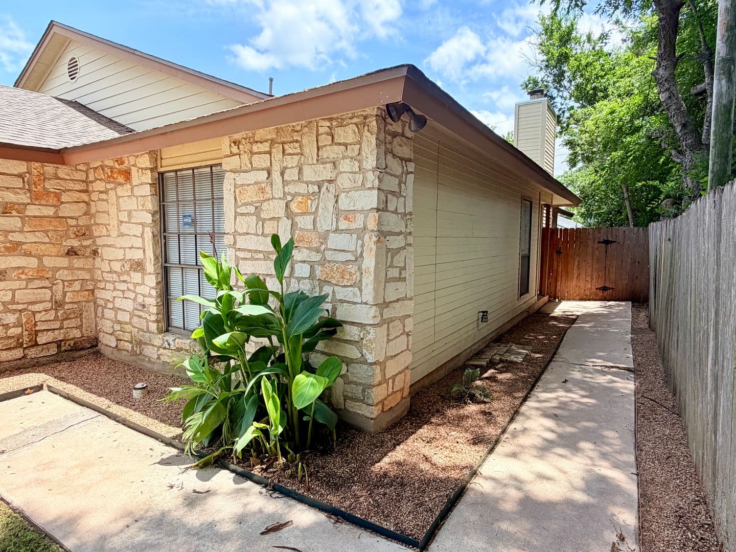 Round Rock House: 405 Parkhill Cove