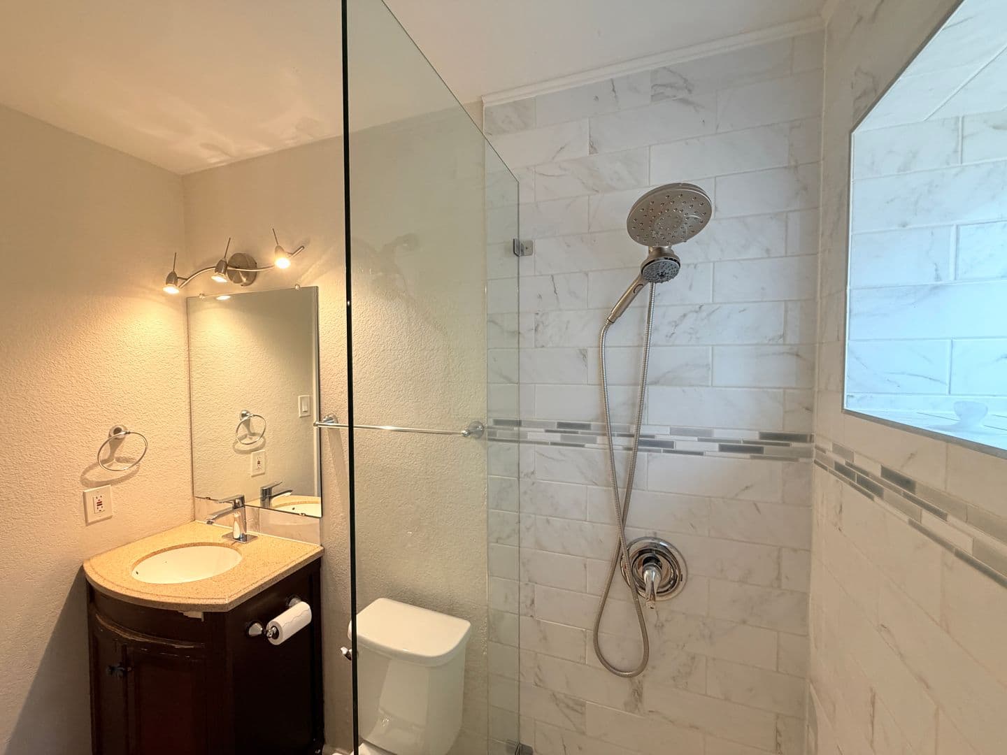Leander House: 1605 Parkwood Drive