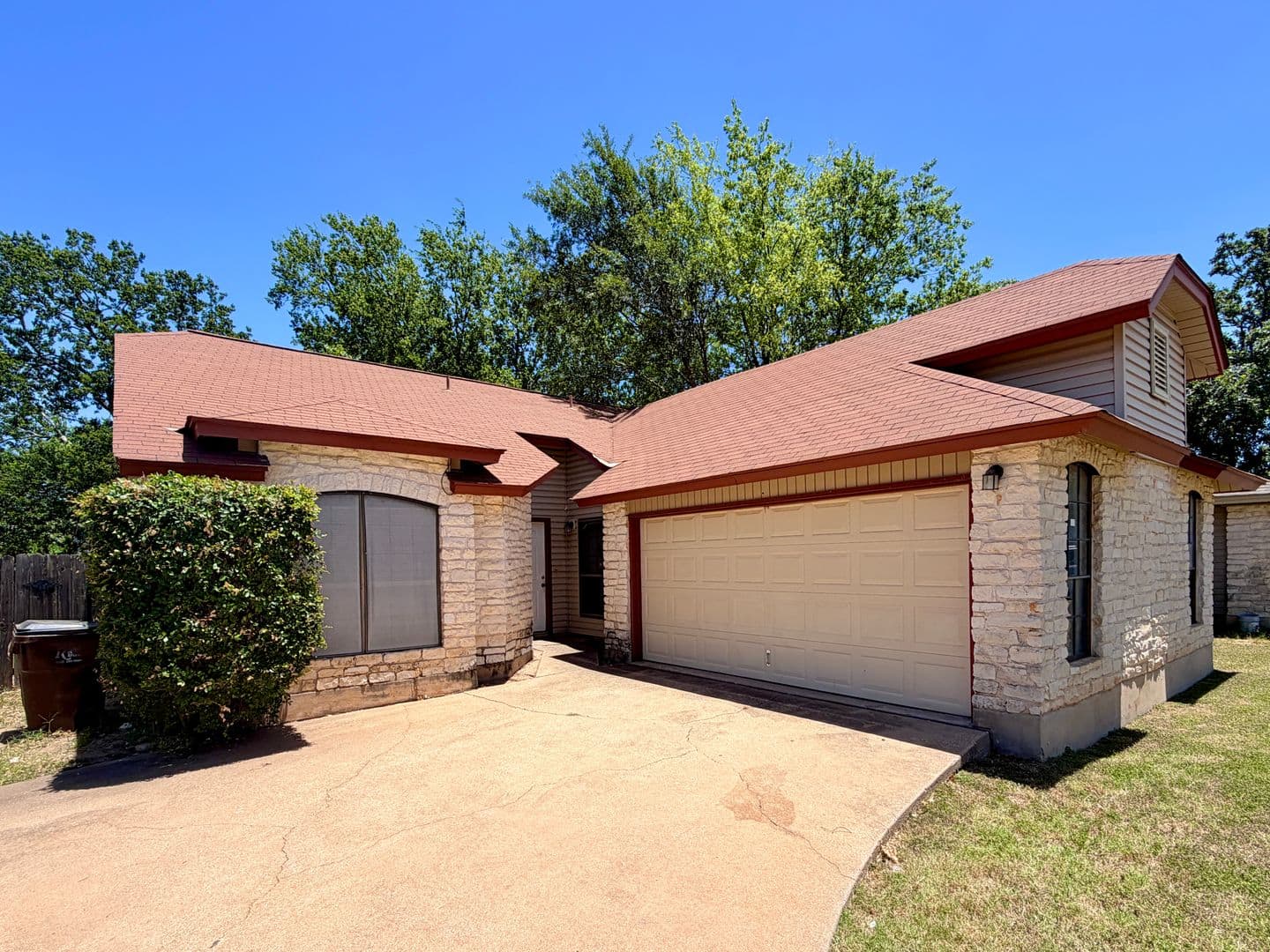 Round Rock House: 2013 James Place