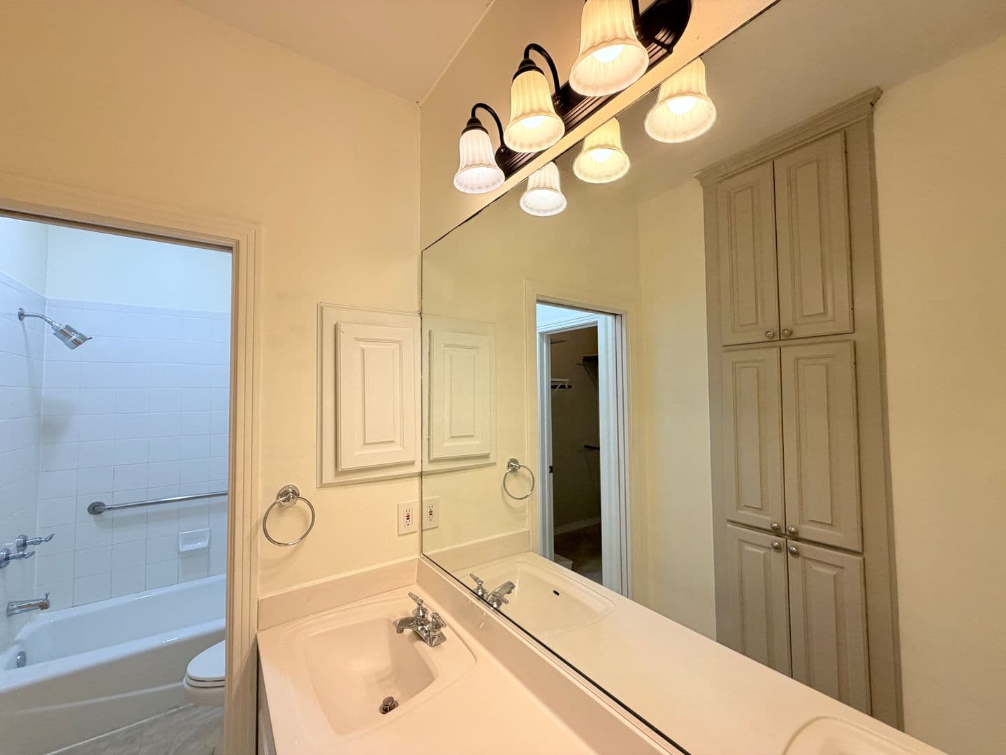 Austin House: 4009 Eck Lane