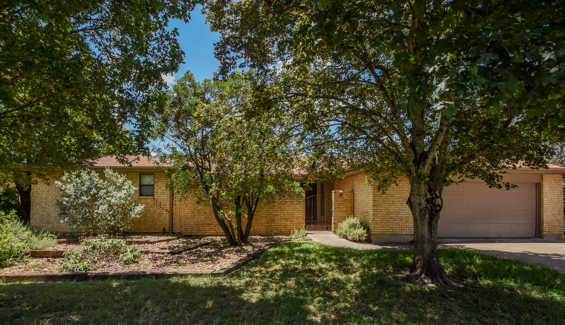 Kerrville House: 1008 Linda Joy