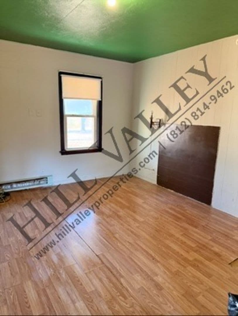 West Terre Haute Apartment: 5665 W Illiana Dr