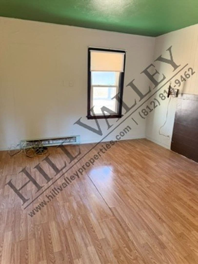 West Terre Haute Apartment: 5665 W Illiana Dr