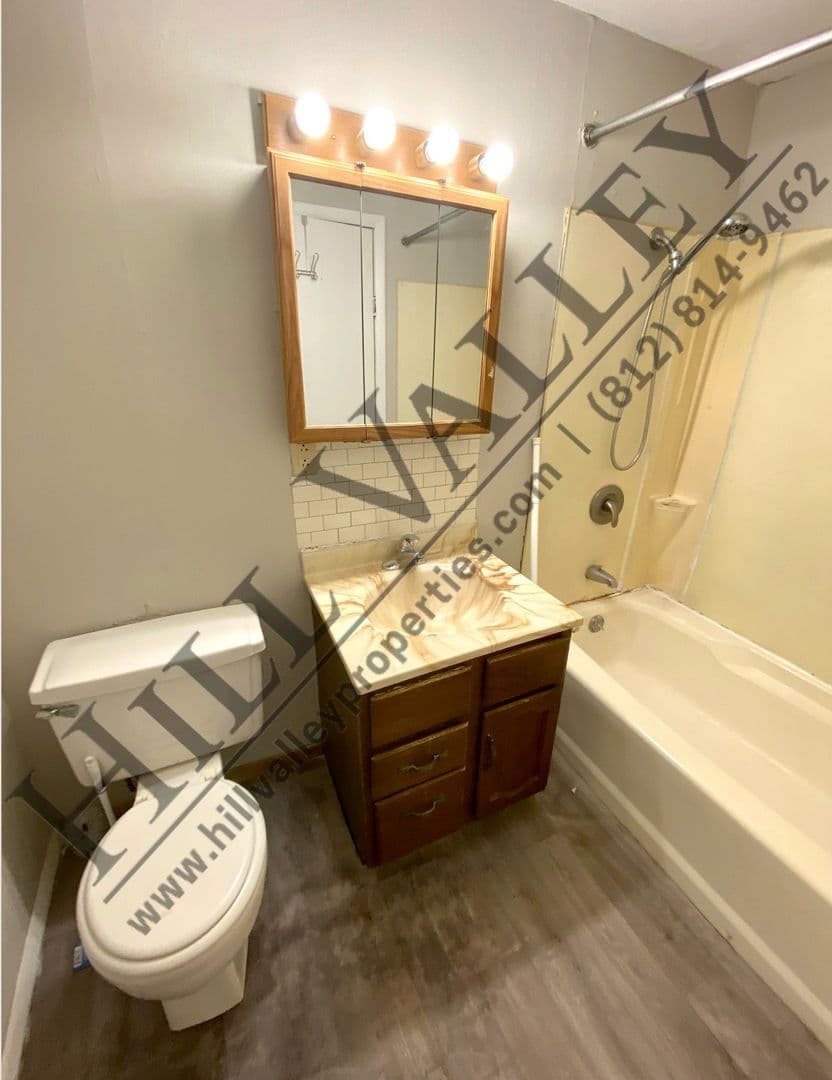 Terre Haute Apartment: 1028 S Center St