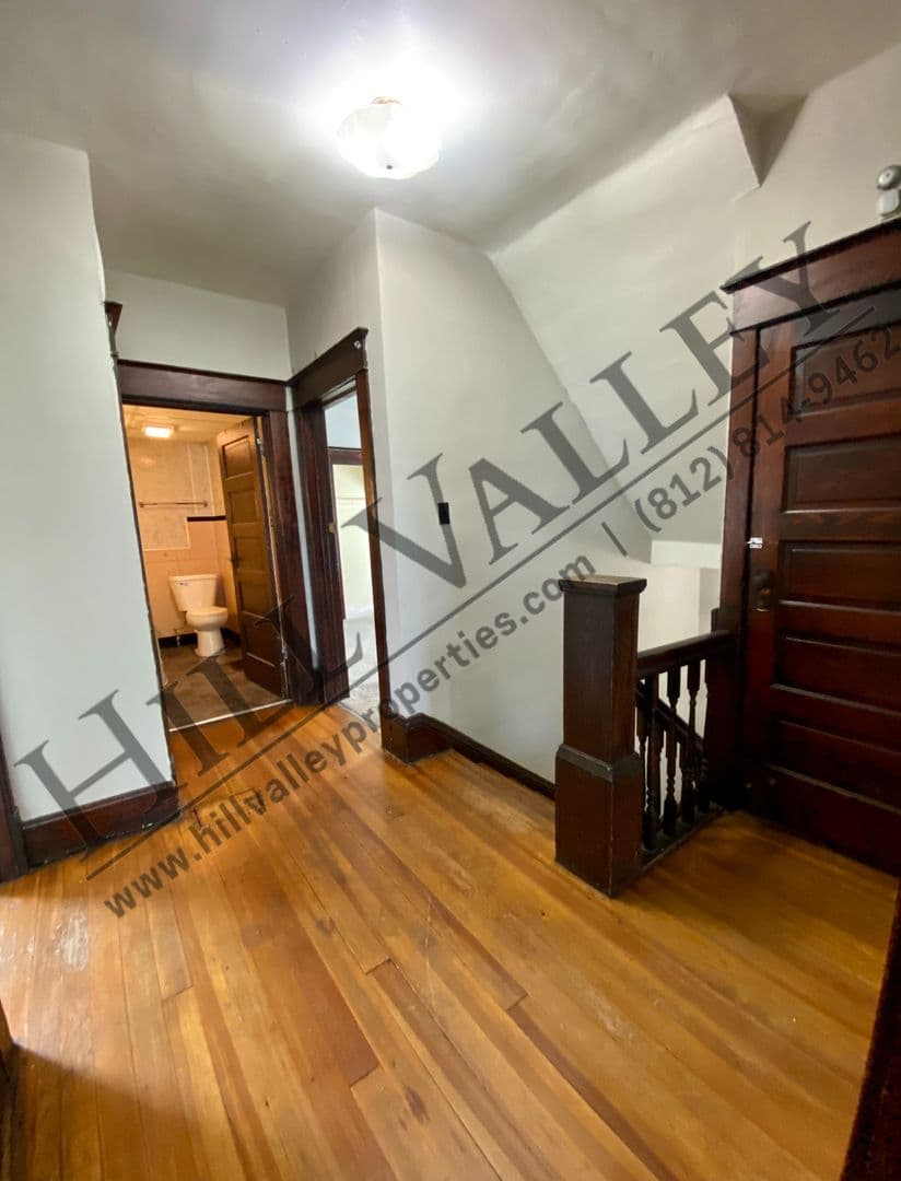 Terre Haute Apartment: 929 S 5th St