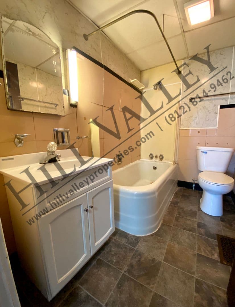 Terre Haute Apartment: 929 S 5th St