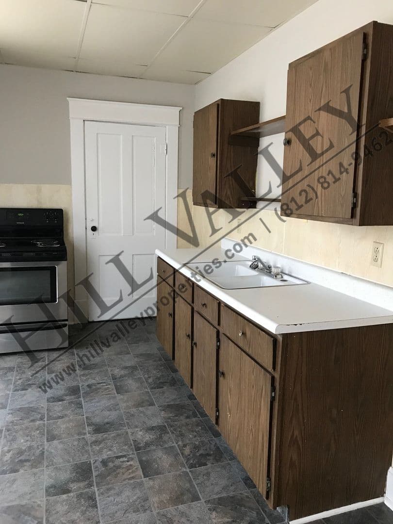 Terre Haute Apartment: 929 S 5th St
