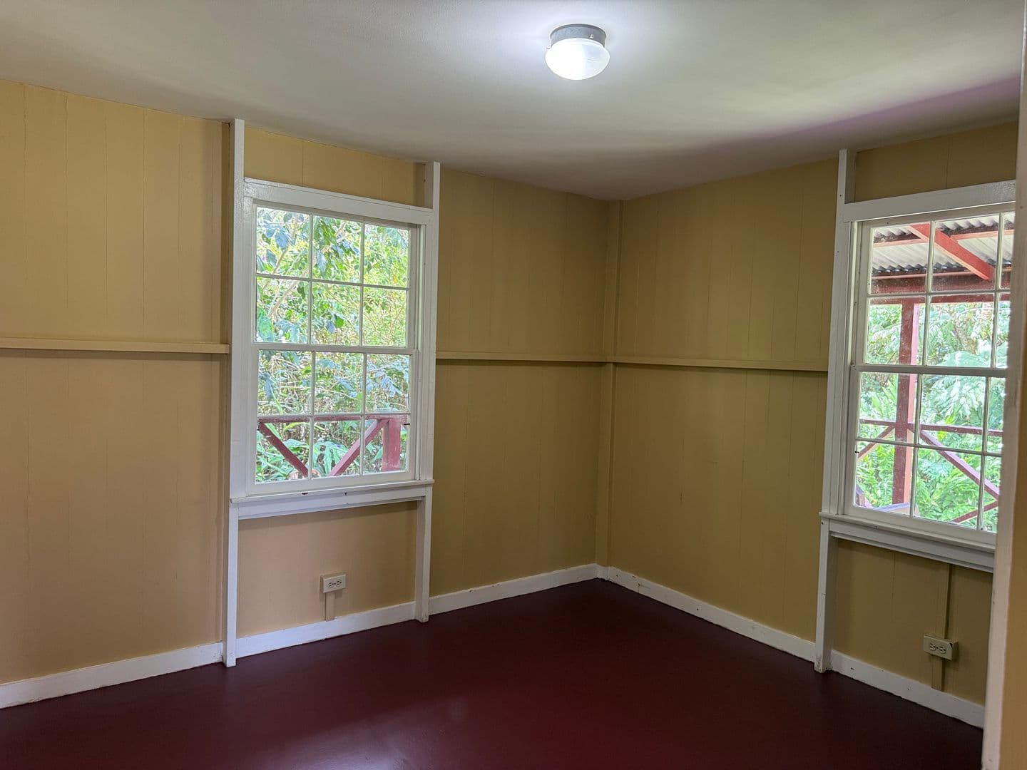 Volcano House: 11-3128 Ohukapu Road