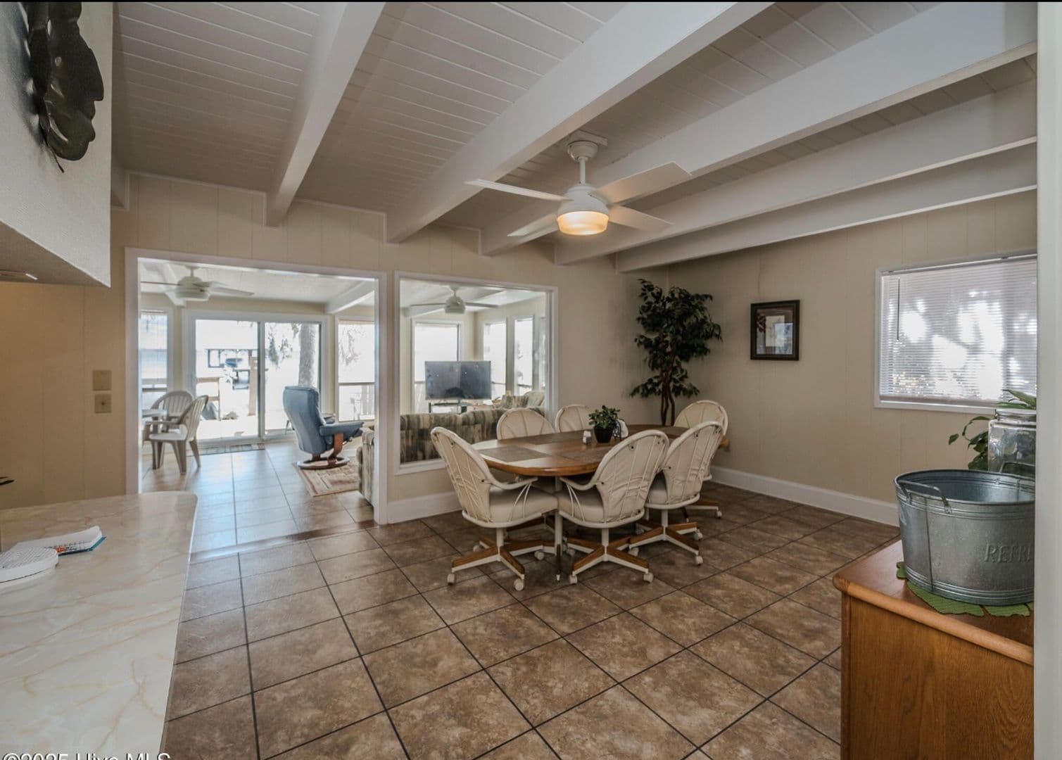 Lake Waccamaw House: 3002 Canal Cove Rd