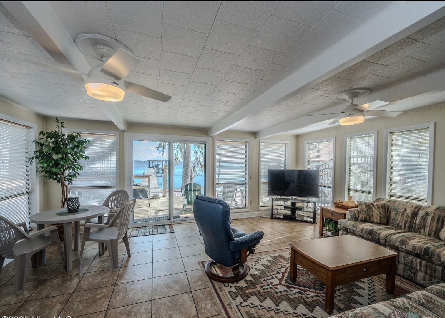 Lake Waccamaw House: 3002 Canal Cove Rd