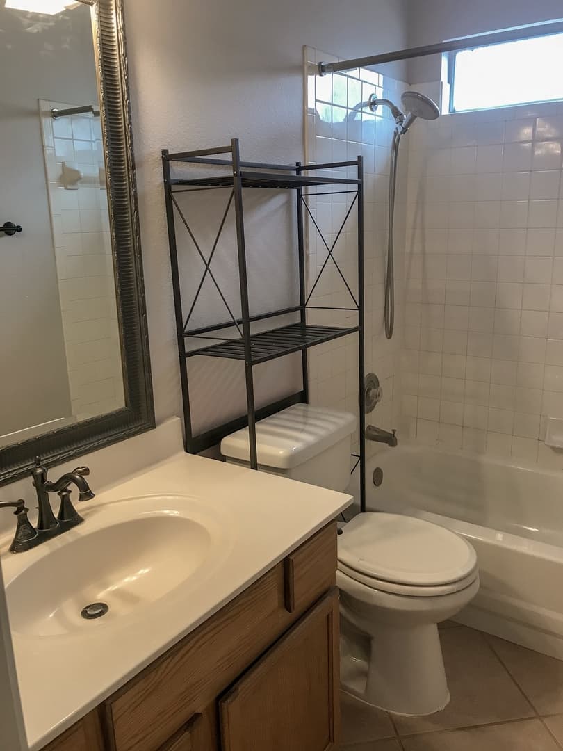 Round Rock House: 1704 Morning Meadows Cove