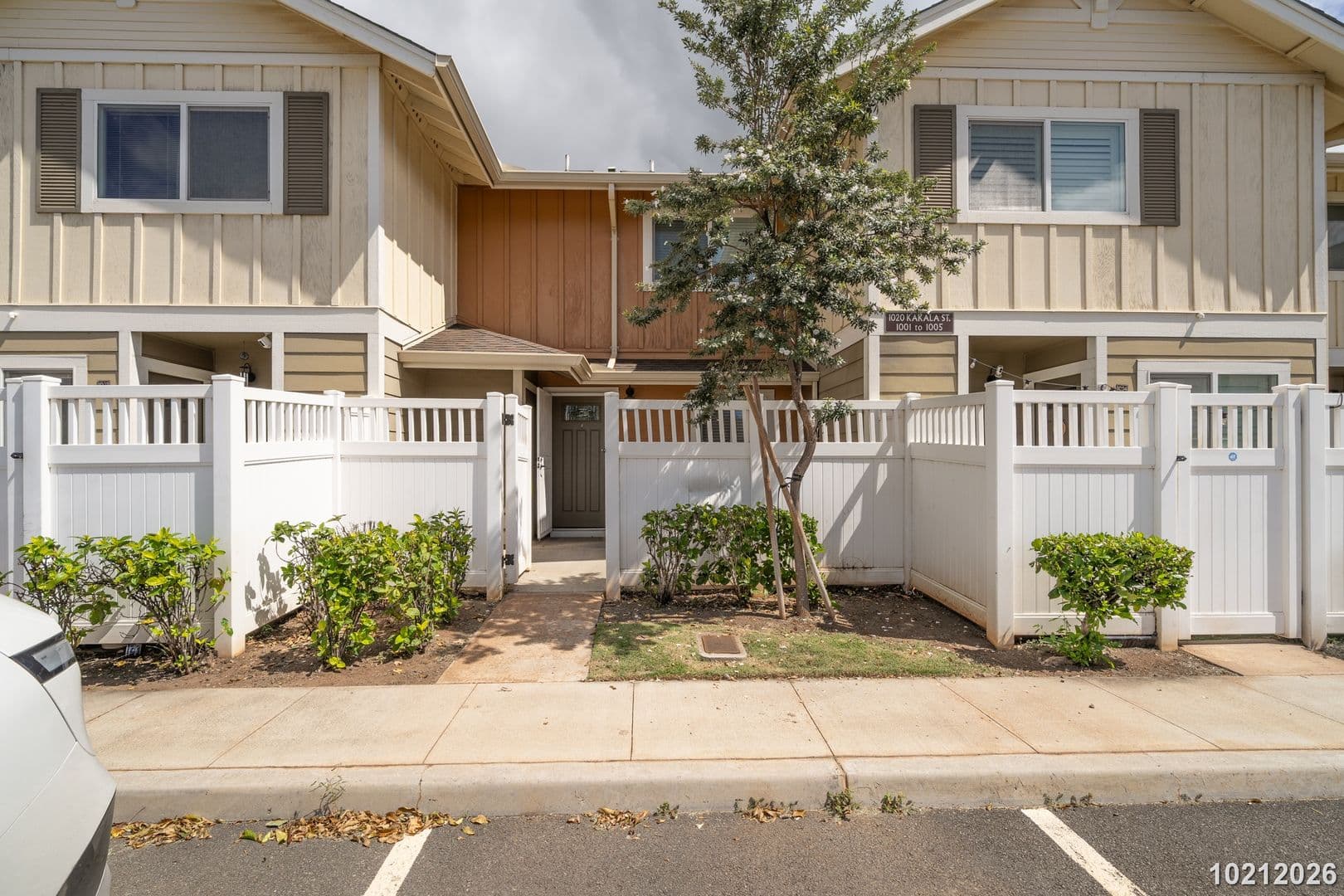 Kapolei House: 1020 Kakala St.