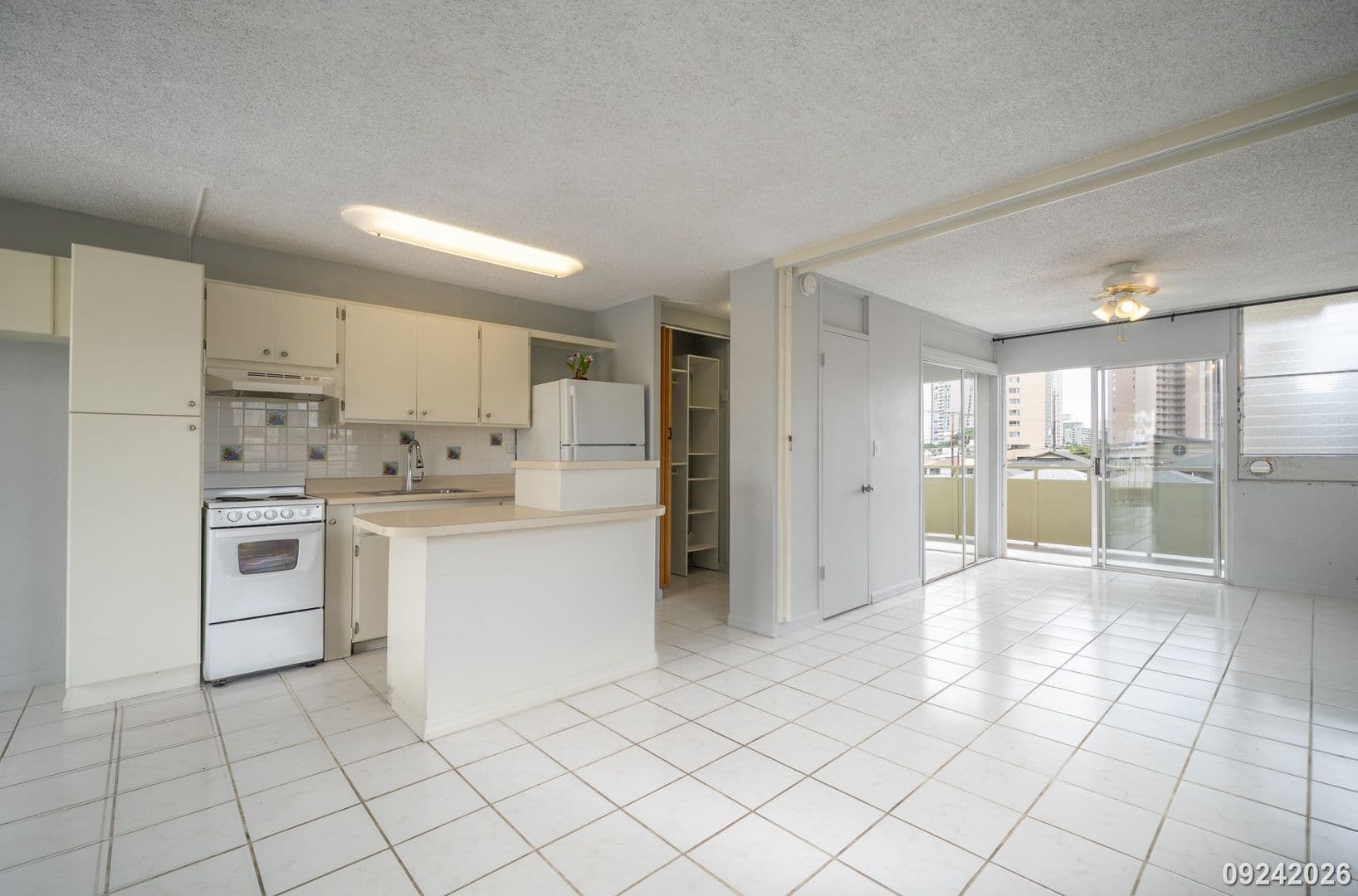 Honolulu House: 727 University Ave #201