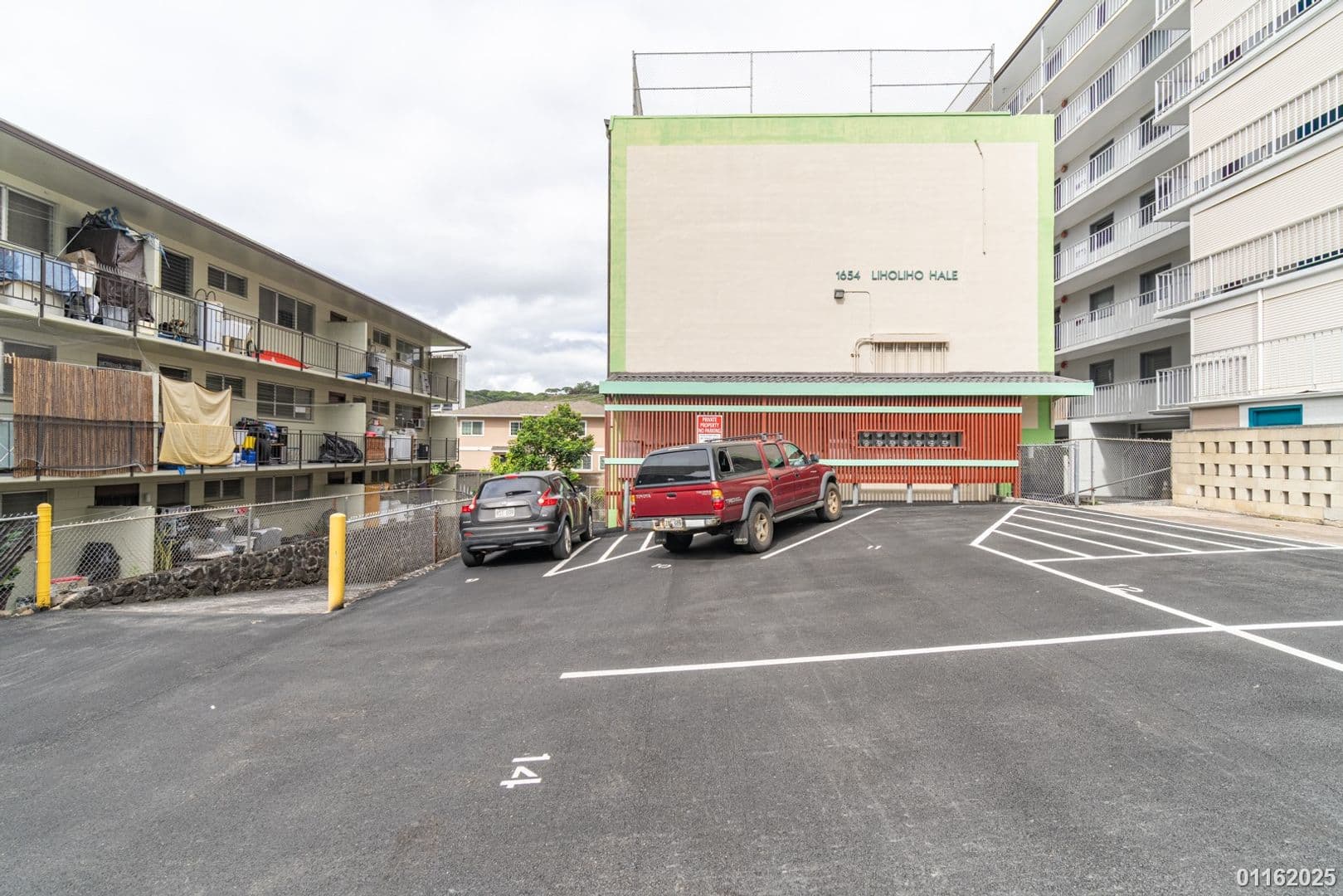 Honolulu Apartment: 1654 Liholiho St.