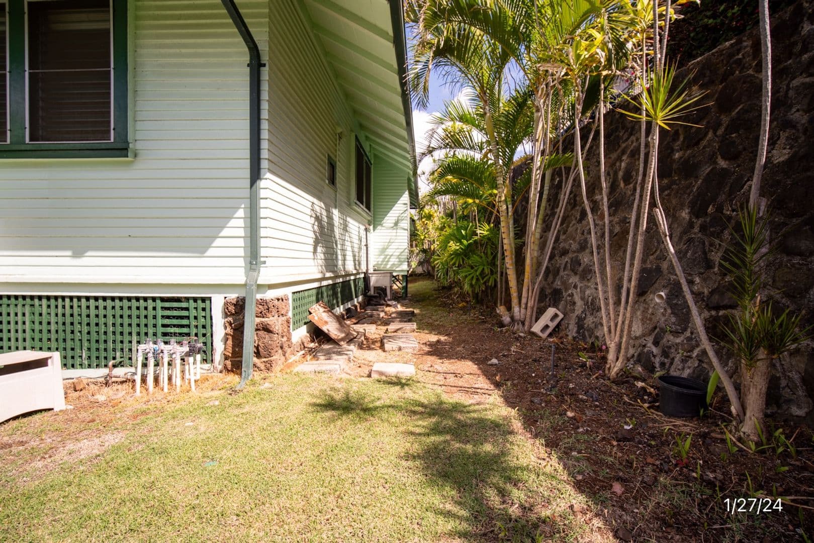 Honolulu House: 1671 Kamamalu Ave Main House