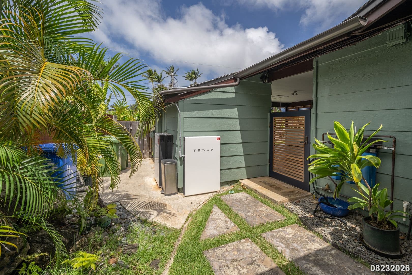 Kailua House: 427 Akoakoa Pl.