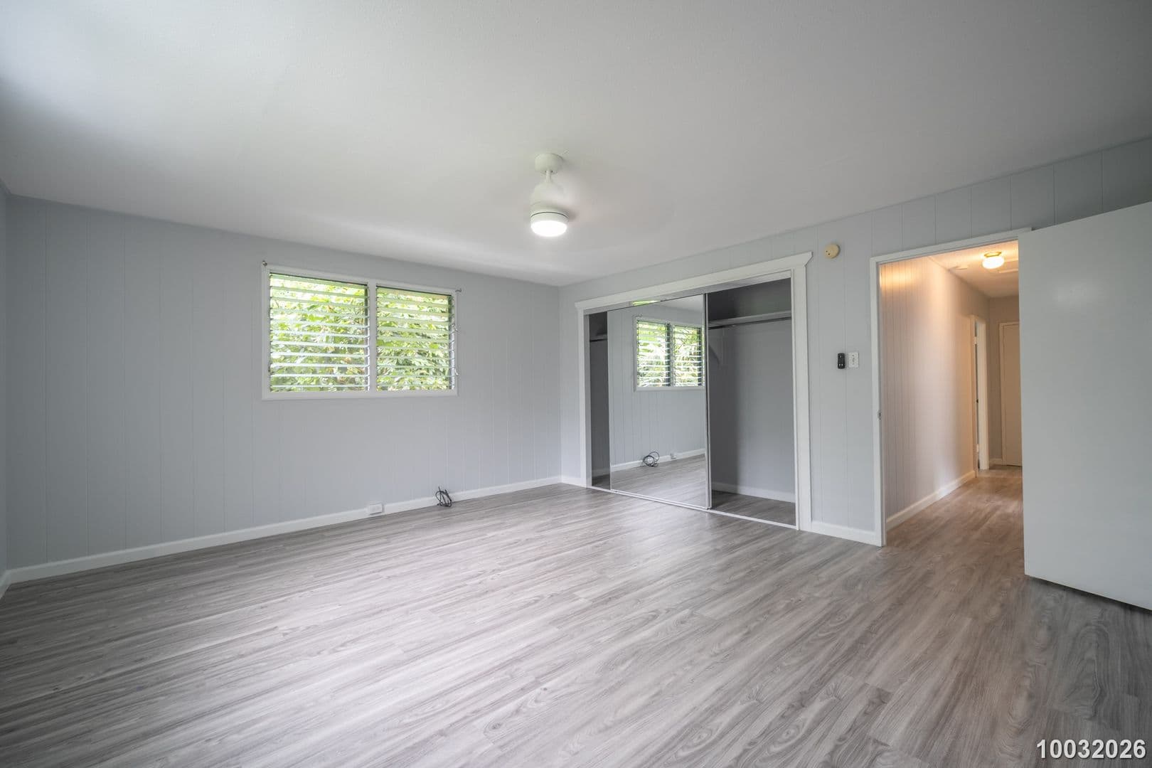 Honolulu House: 1583 Kalaepaa Dr C (Upstairs)