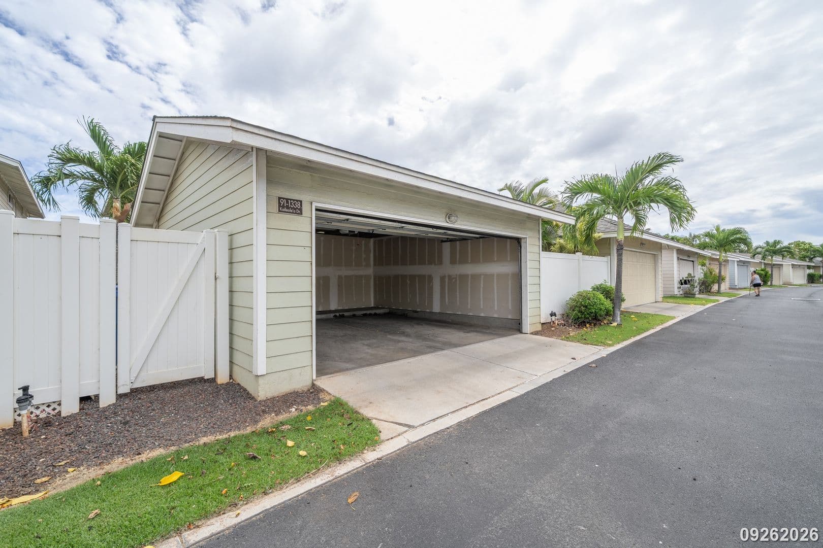 Ewa Beach House: 91-1338 Kaileolea Dr