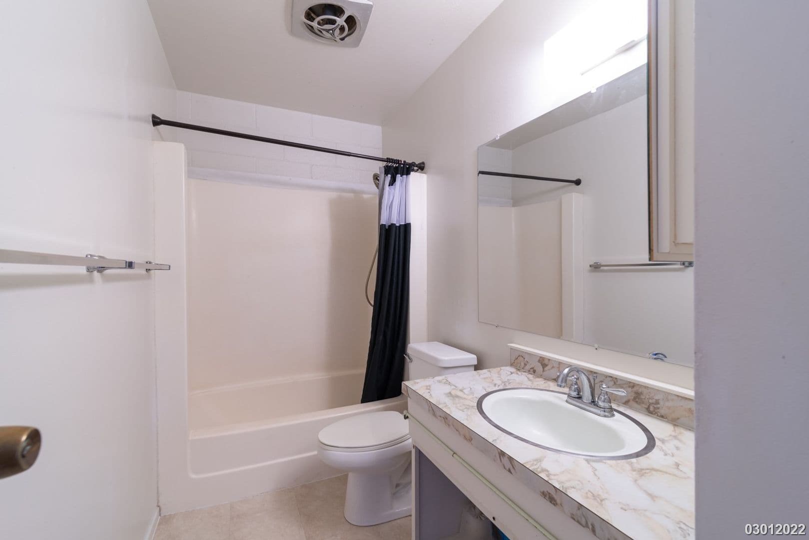 Honolulu Condo: 4280 Salt Lake Blvd Apt J66