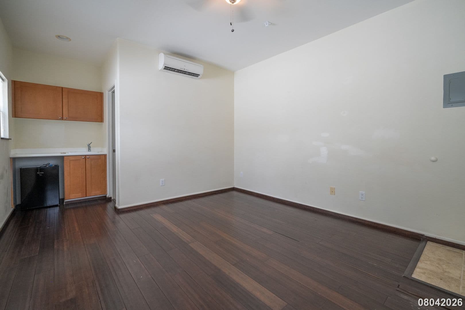 Ewa Beach House: 91-1028 Kaimoana St.