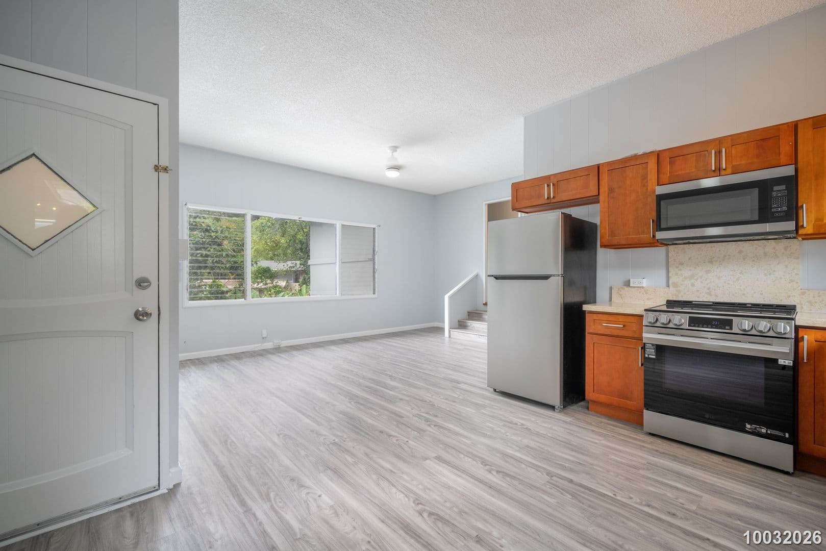 Honolulu House: 1583 Kalaepaa Dr C (Upstairs)