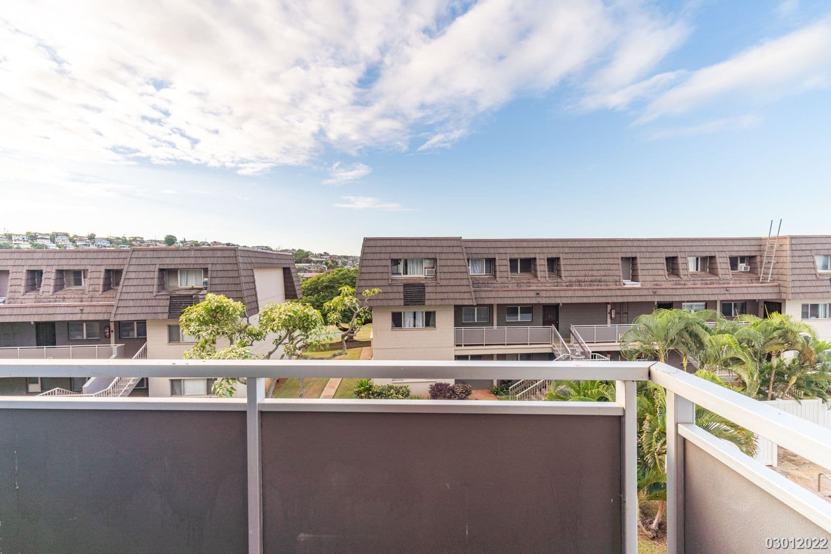 Honolulu Condo: 4280 Salt Lake Blvd Apt J66